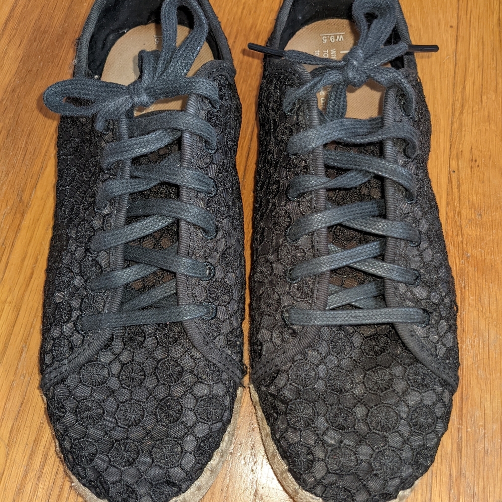 Toms lace sneakers size 9.5